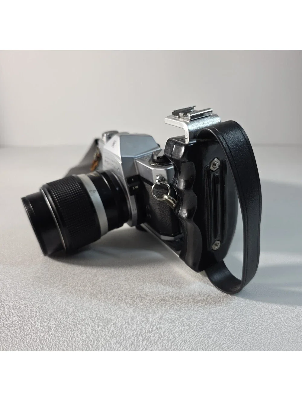 Honeywell Pentax SP 1000 Film SLR w/Auto Focal 135mm f/2.8 & Cold Shoe Grip